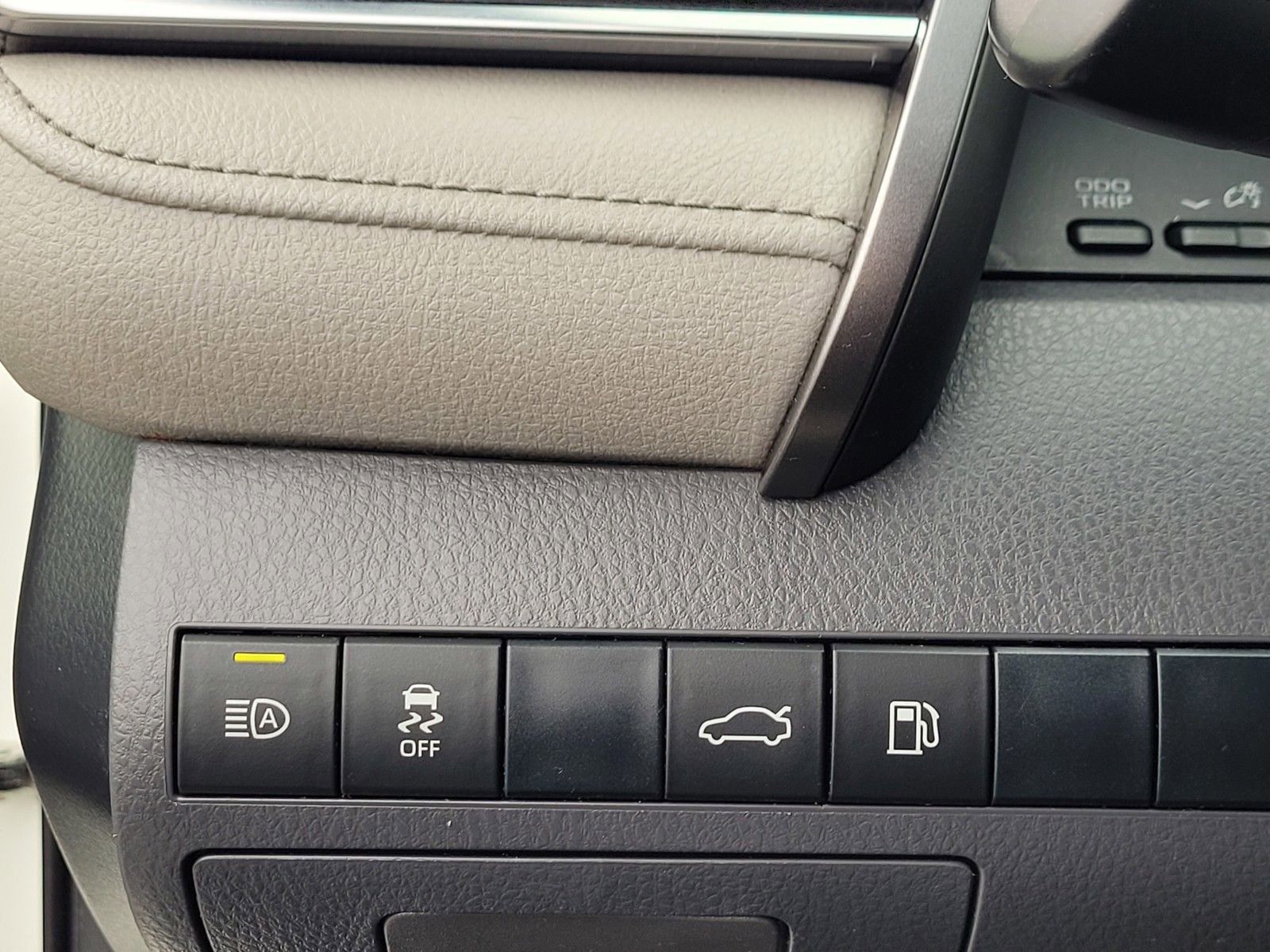 Used 2018 Toyota Camry SE FWD image 27