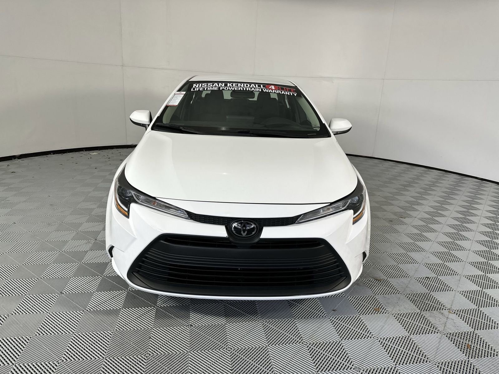 Used 2025 Toyota Corolla LE FWD image 3