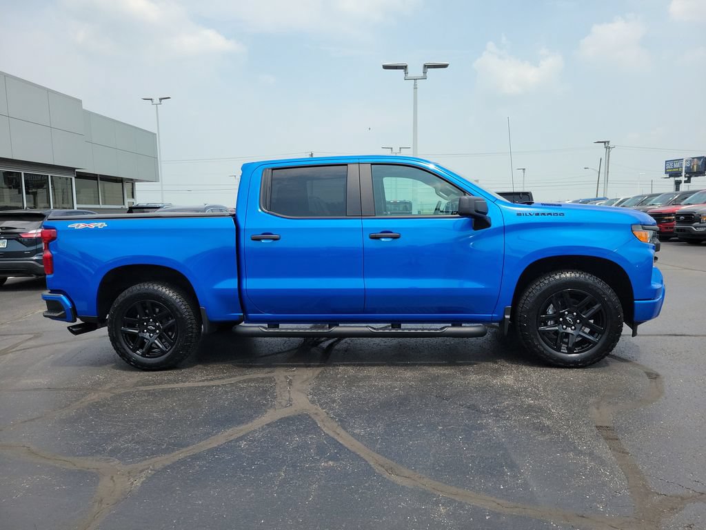Used 2025 Chevrolet Silverado 1500 Custom w/ Turbomax Blackout Package AWD/4WD image 3