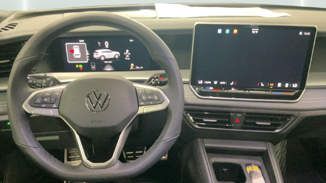 New 2026 Volkswagen Tiguan SE R-Line AWD/4WD image 10
