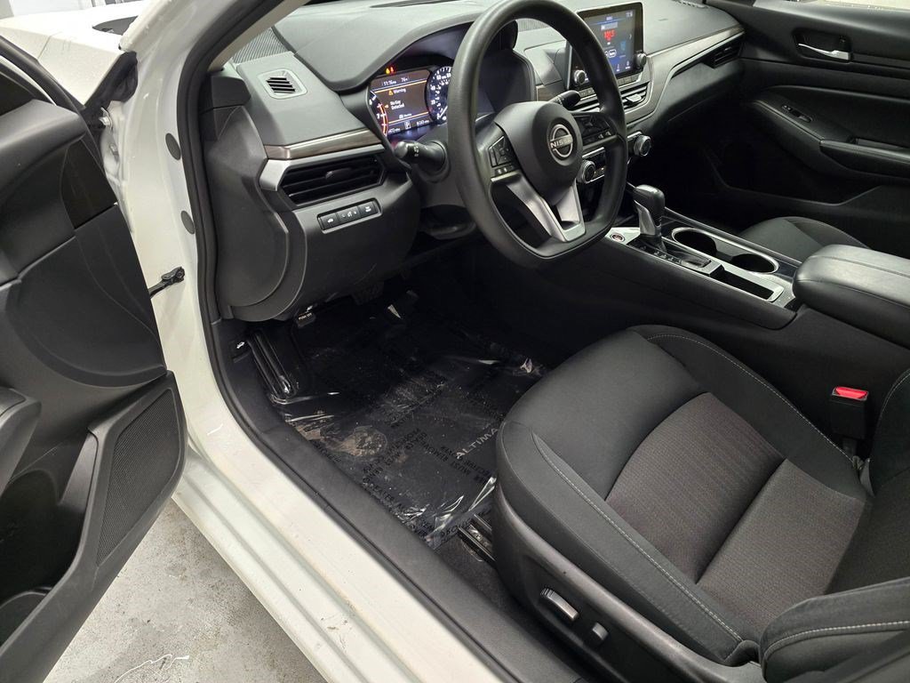 Used 2024 Nissan Altima 2.5 SV FWD image 15