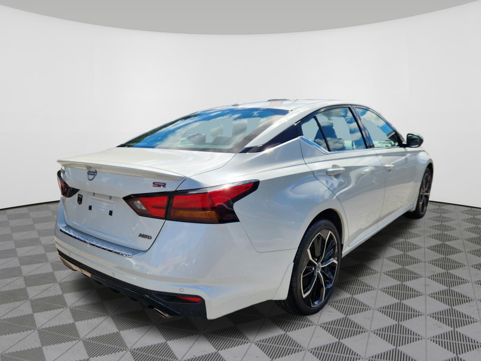 Certified 2023 Nissan Altima 2.5 SR w/ SR Premium Package AWD/4WD image 4