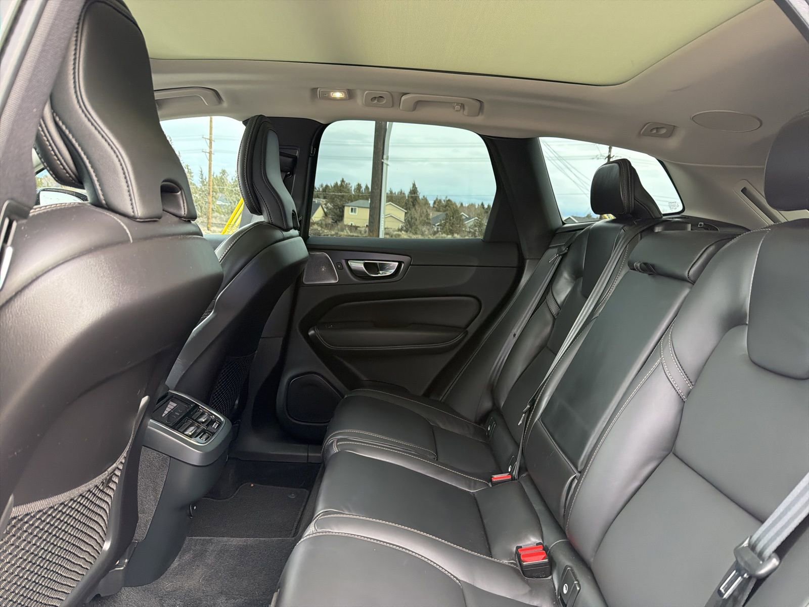 Used 2023 Volvo XC60 B5 Ultimate image 25