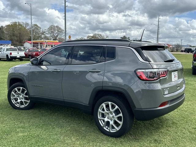 Used 2024 Jeep Compass Latitude image 14