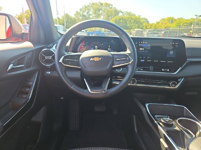 Used 2026 Chevrolet Equinox LT w/ Safety and Technology Package FWD image 14