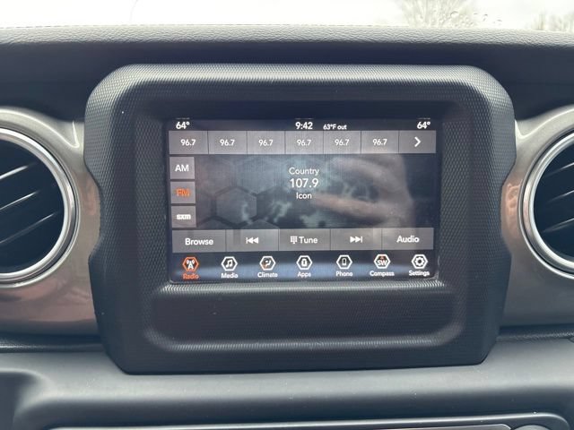 Used 2018 Jeep Wrangler Unlimited Sahara AWD/4WD image 14