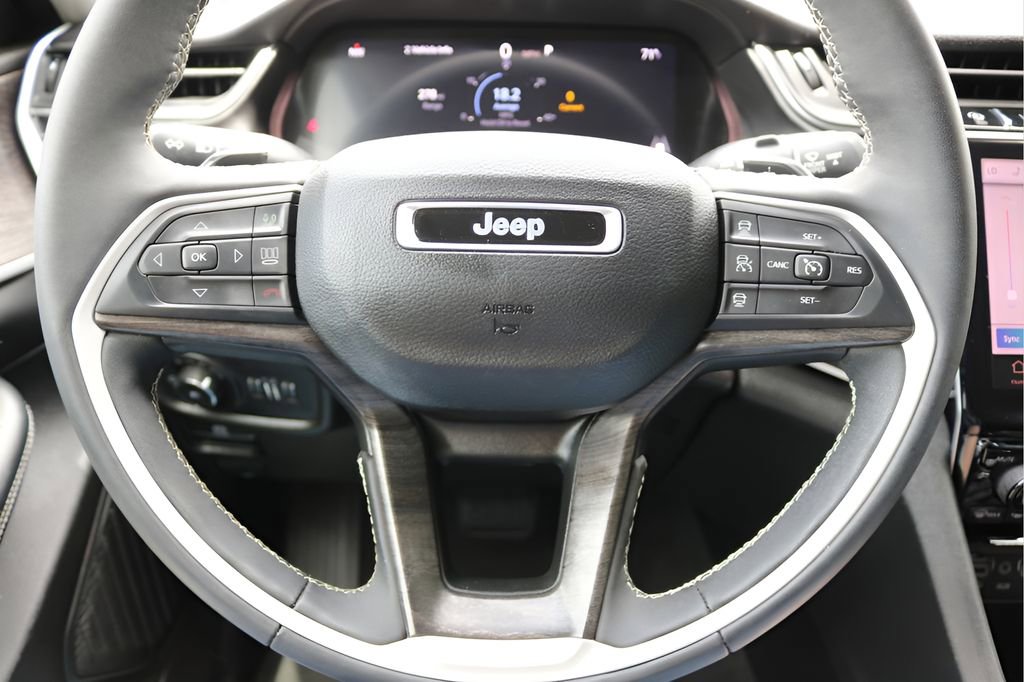 Used 2023 Jeep Grand Cherokee L Limited w/ Black Appearance Package RWD image 22