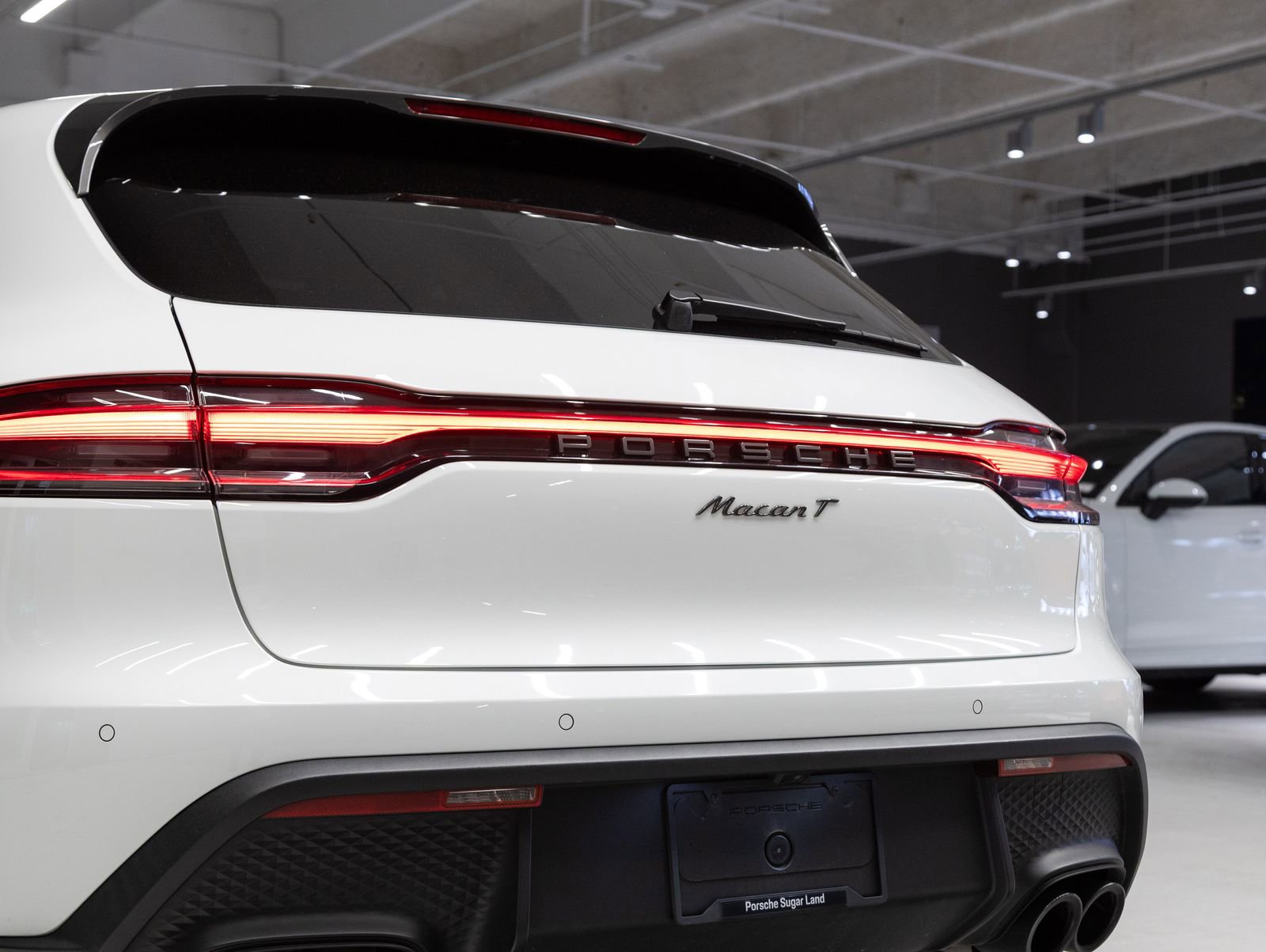 Certified 2023 Porsche Macan Turbo AWD/4WD image 31