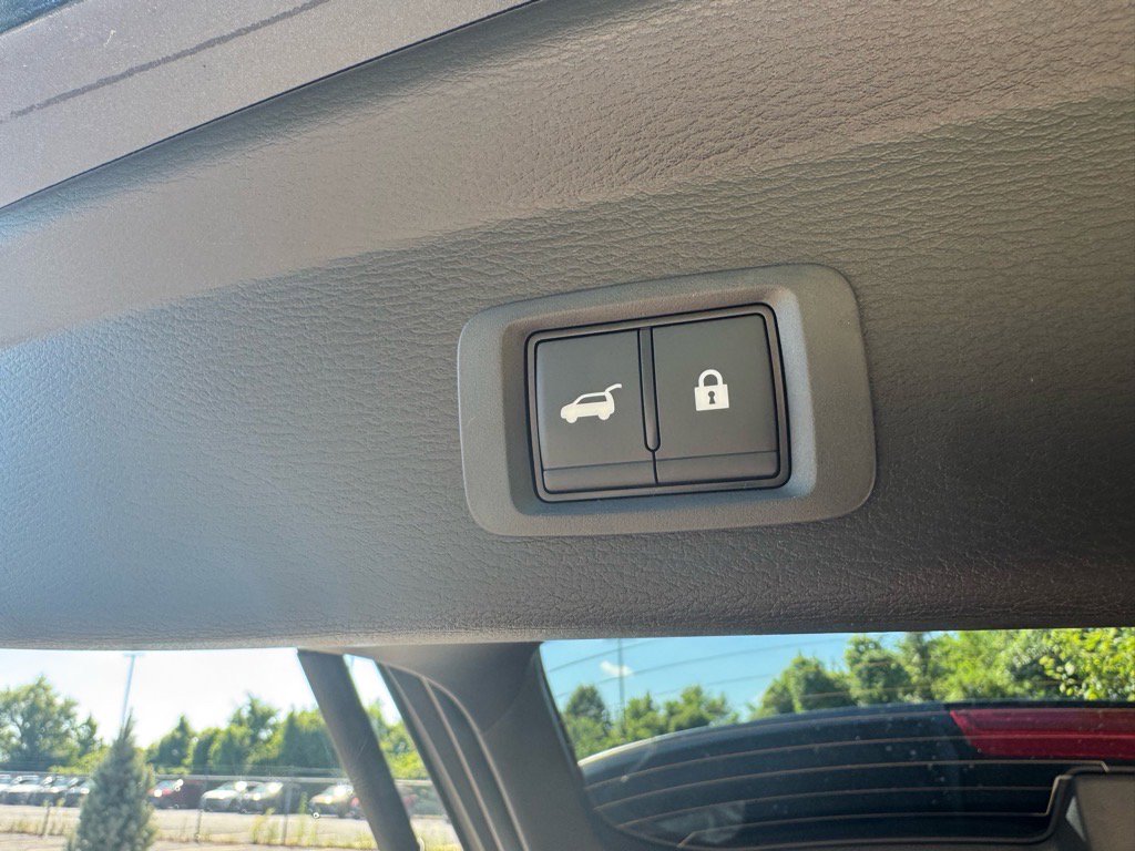 Used 2025 Mitsubishi Outlander AWD image 19