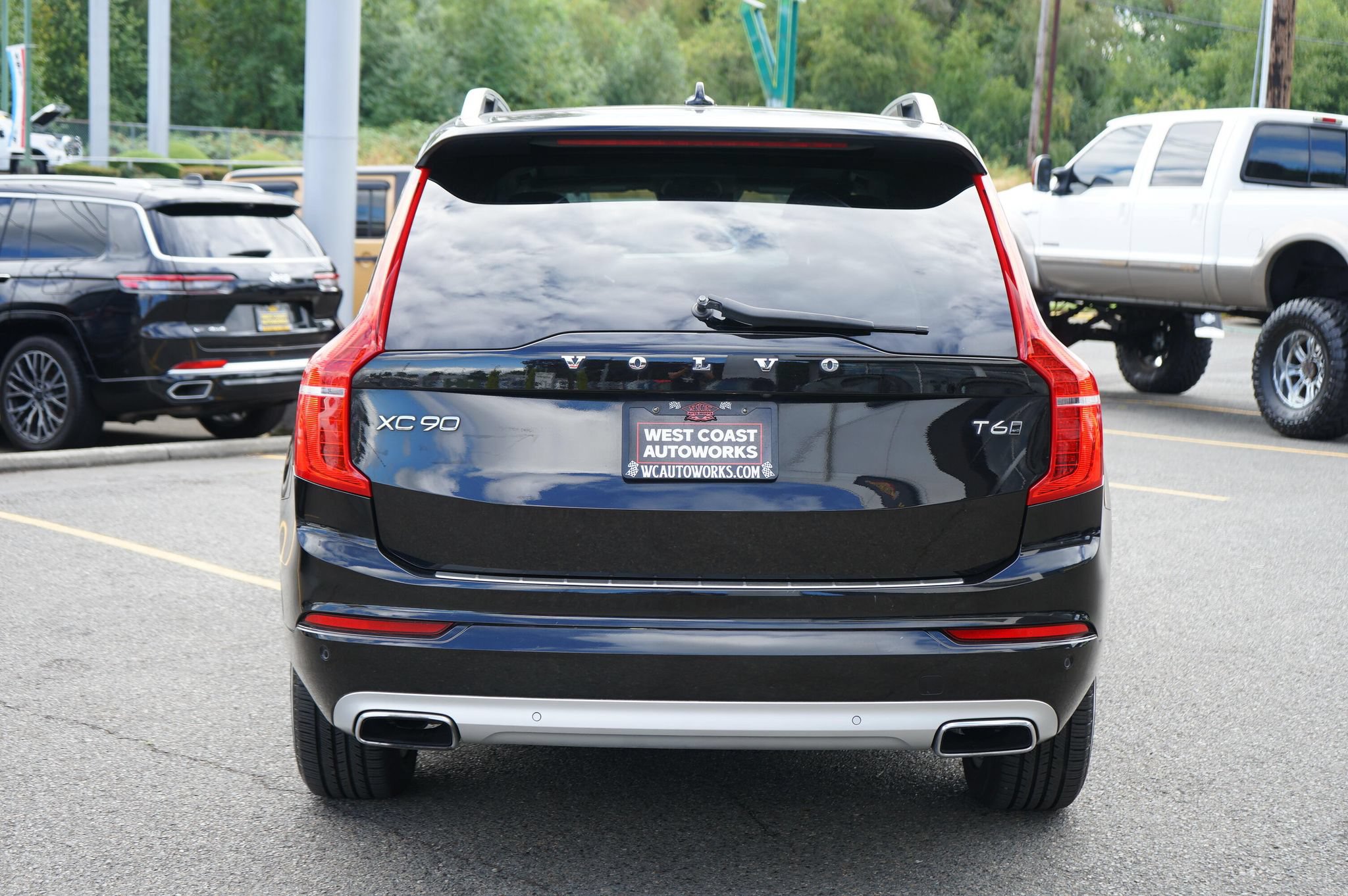 Used 2016 Volvo XC90 T6 Momentum w/ Momentum Plus Package AWD/4WD image 4