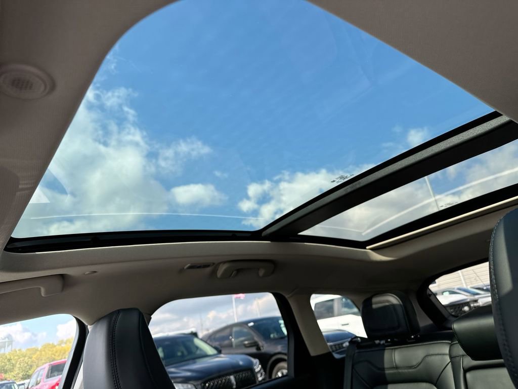 New 2026 Lincoln Corsair Premiere AWD/4WD image 19