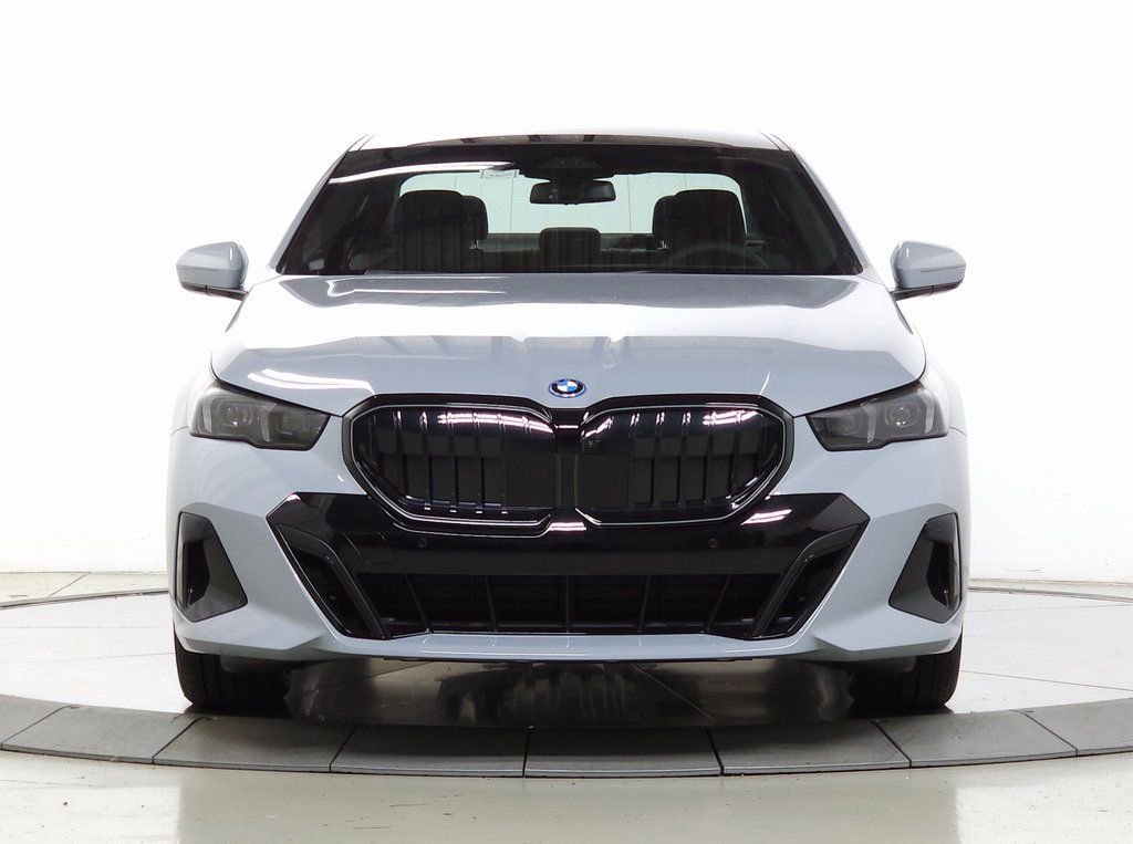 Used 2026 BMW 550e xDrive w/ Premium Package video 2