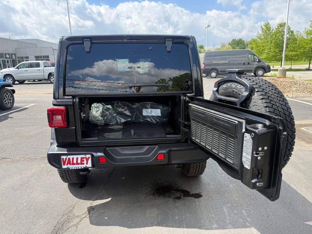 Used 2022 Jeep Wrangler Unlimited Sahara AWD/4WD image 42