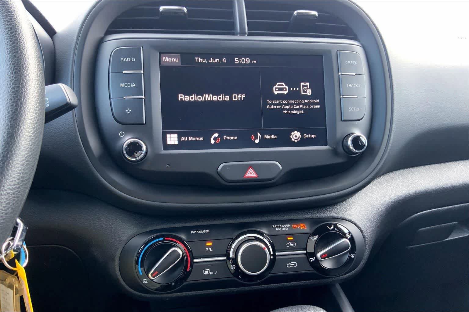 Used 2025 Kia Soul LX w/ LX Technology Package FWD image 34