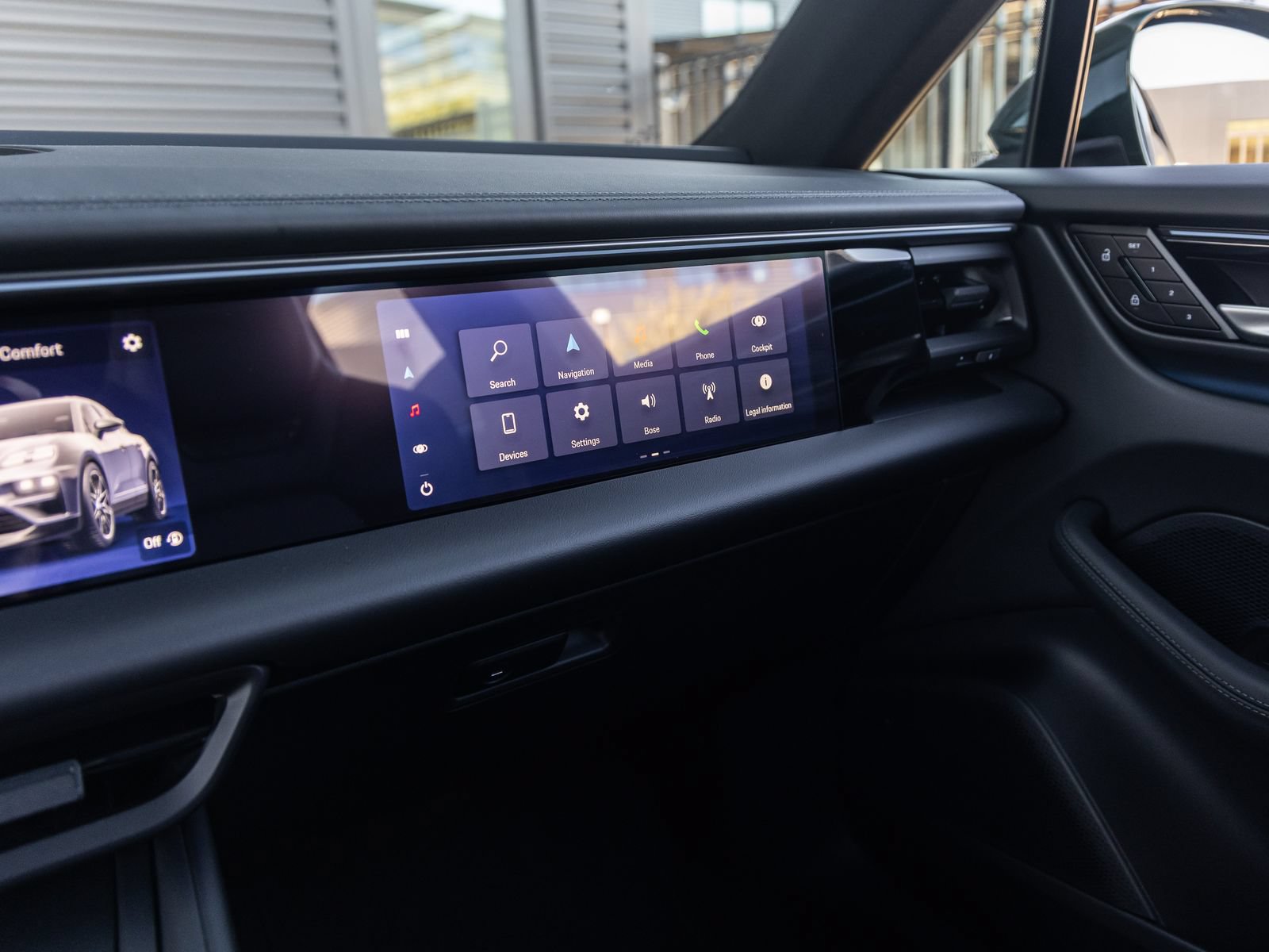 Certified 2025 Porsche Macan Electric RWD image 32
