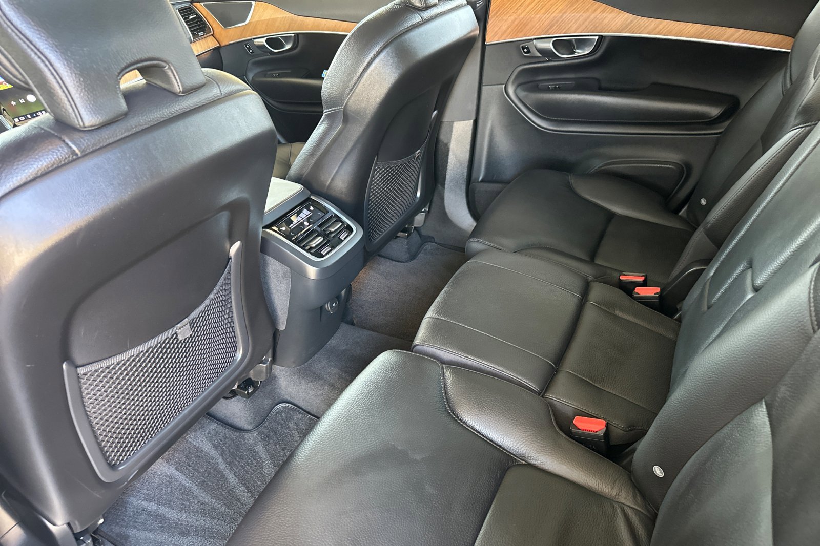 Certified 2025 Volvo XC90 B6 Plus image 13