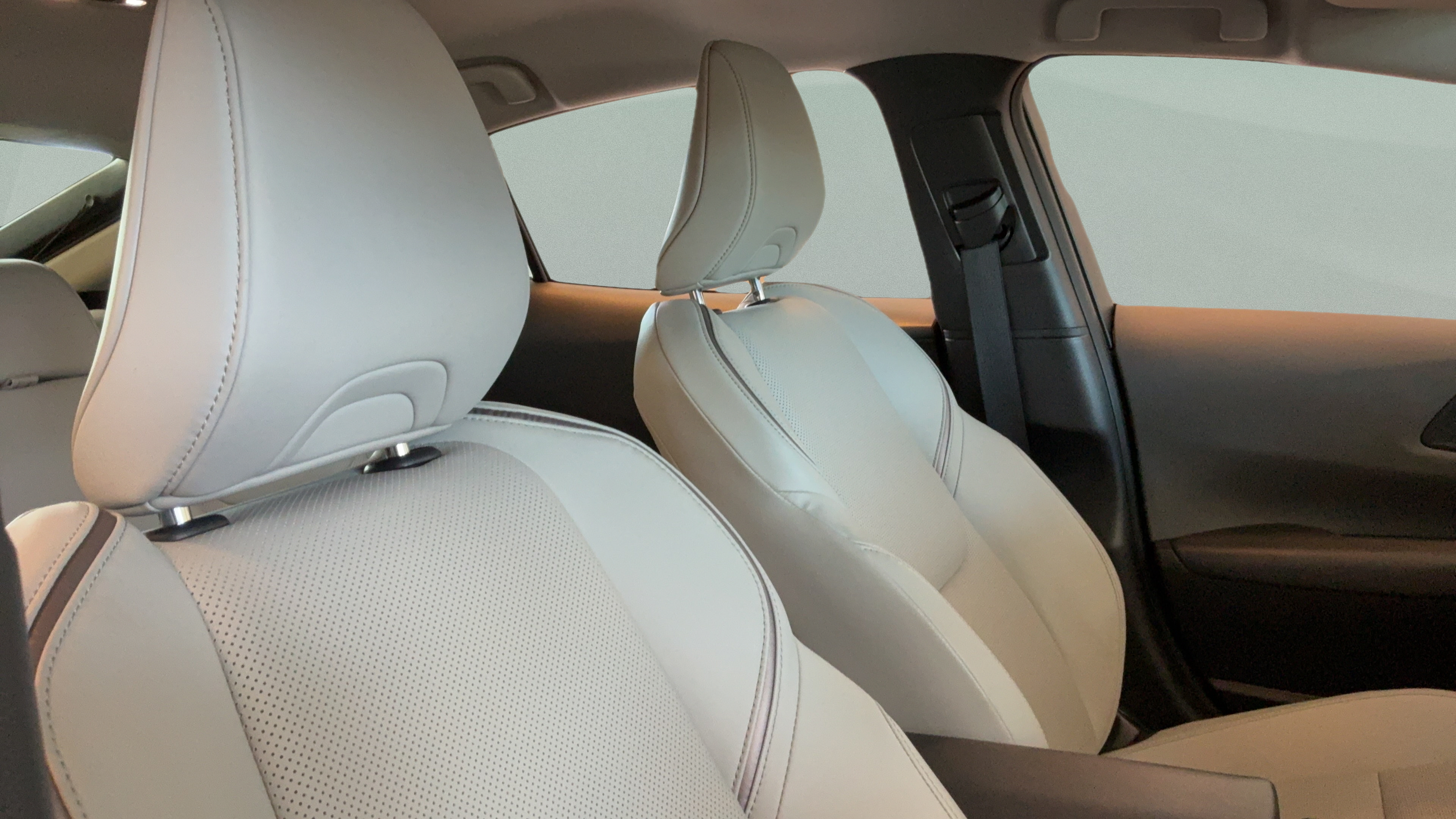 Used 2024 Toyota Prius XLE FWD image 33