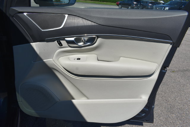 Used 2020 Volvo XC90 T6 Momentum w/ Protection Package Premier AWD/4WD image 46
