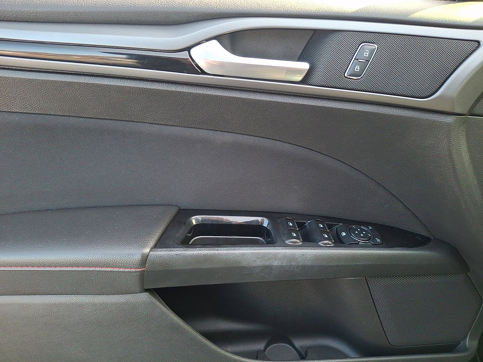 Used 2016 Ford Fusion SE w/ Equipment Group 201A image 12