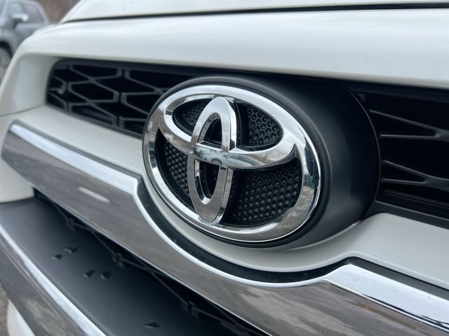 Used 2018 Toyota 4Runner Limited AWD/4WD image 30