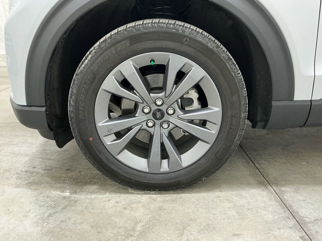 New 2026 Ford Explorer Active w/ Active Comfort Package AWD/4WD image 8
