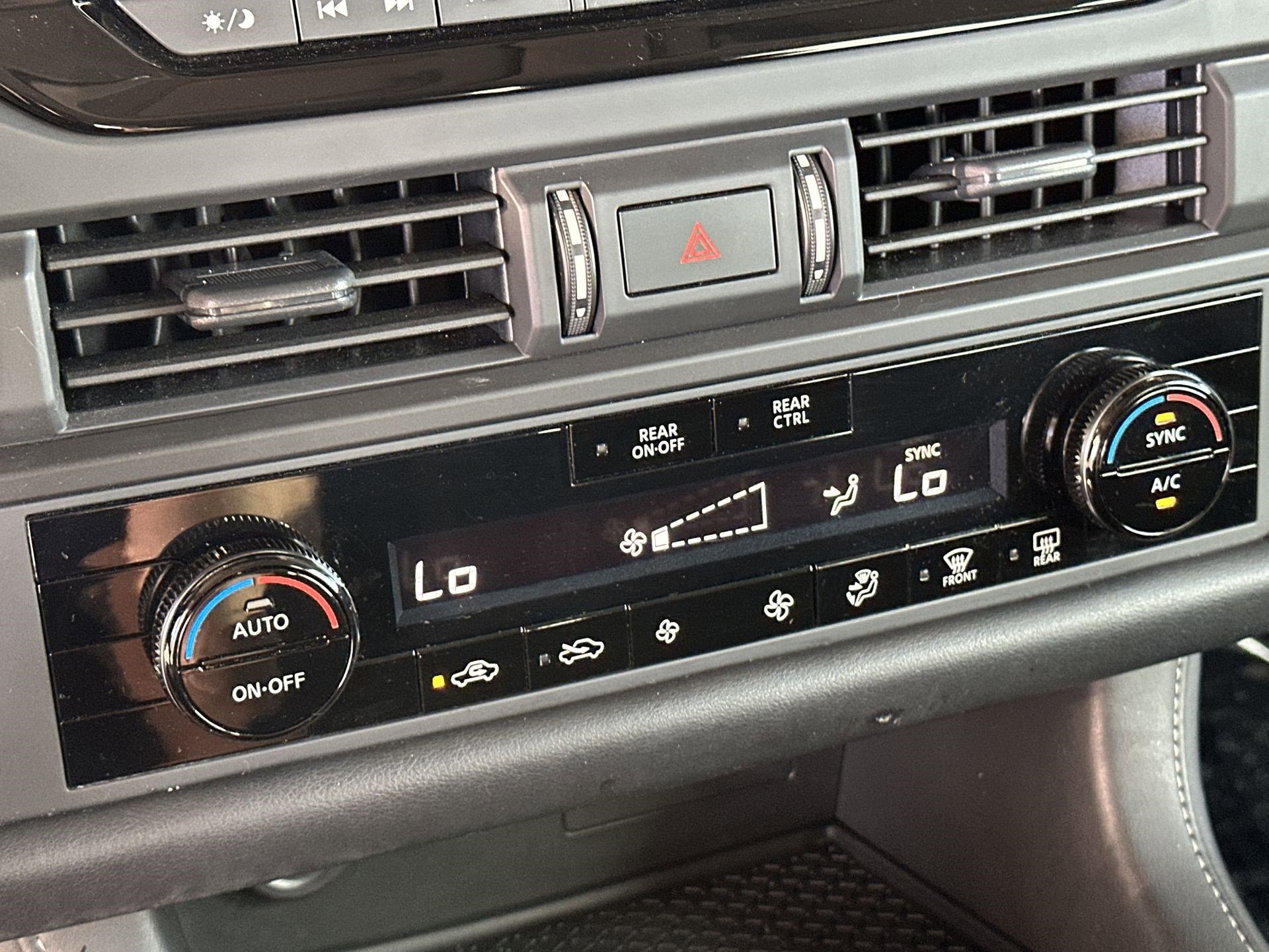 Used 2024 Nissan Pathfinder S w/ Cargo Package image 17