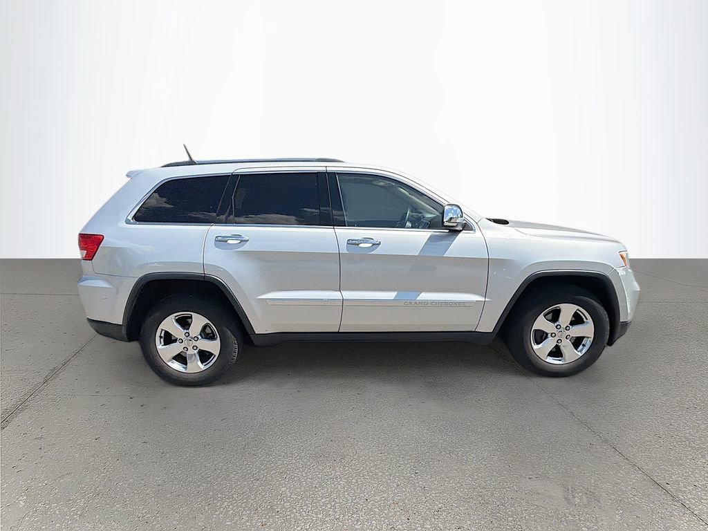 Used 2013 Jeep Grand Cherokee Limited w/ Trailer Tow Group AWD/4WD image 3