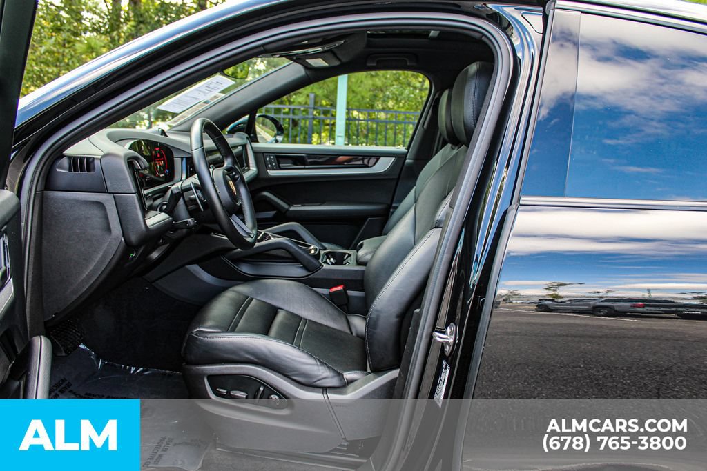 Used 2024 Porsche Cayenne Coupe AWD/4WD image 16