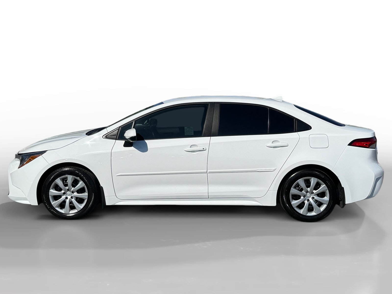 Used 2025 Toyota Corolla LE FWD image 2