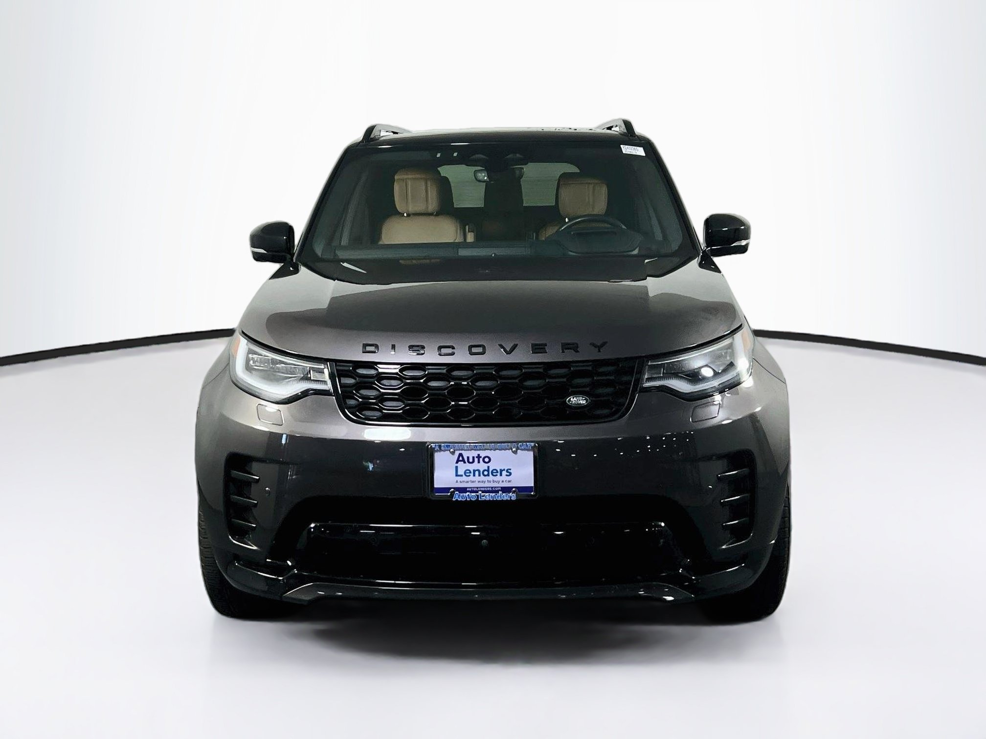 Used 2024 Land Rover Discovery Dynamic SE AWD/4WD image 2