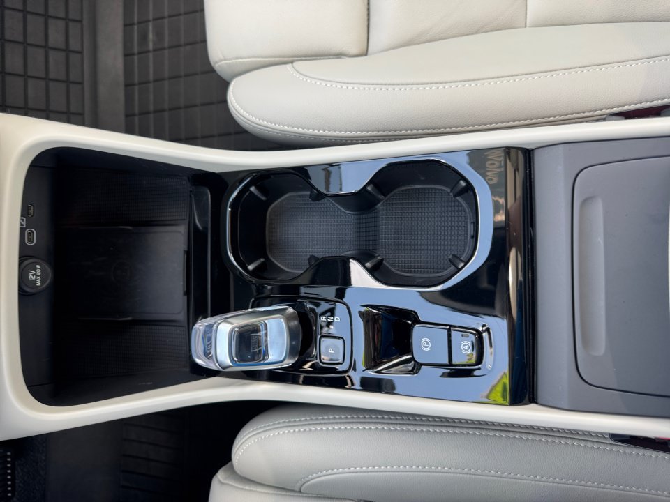 Certified 2025 Volvo XC40 B5 Ultra AWD/4WD image 20