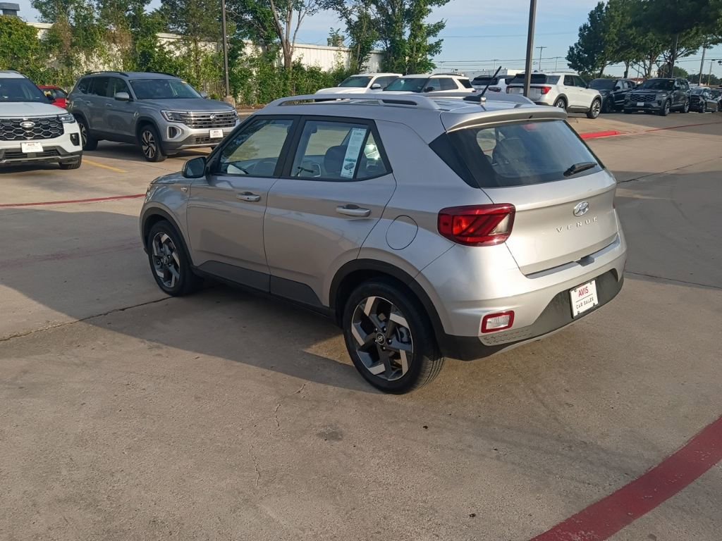 Used 2025 Hyundai Venue SEL FWD image 8