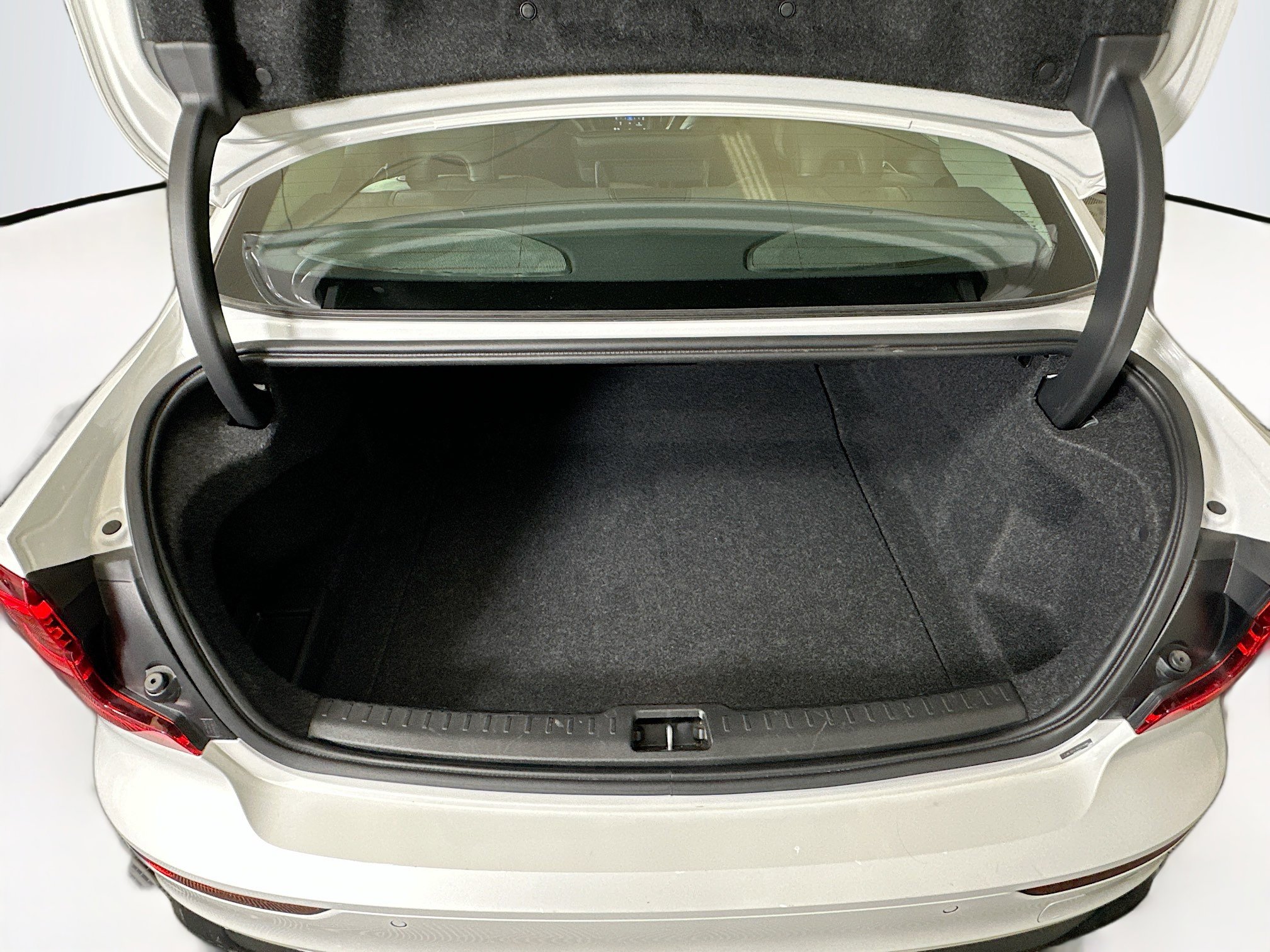 Used 2024 Volvo S60 B5 Core image 30