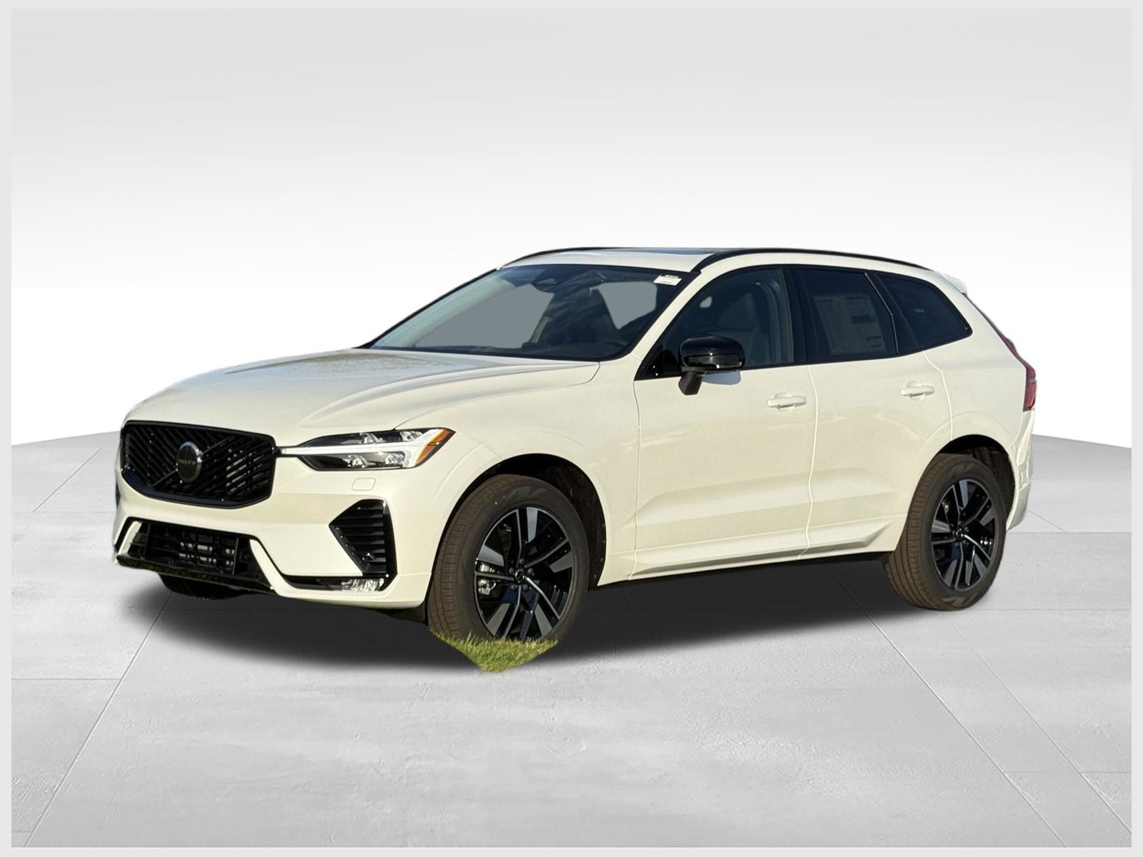 New 2027 Volvo XC60 B5 Plus AWD/4WD image 1