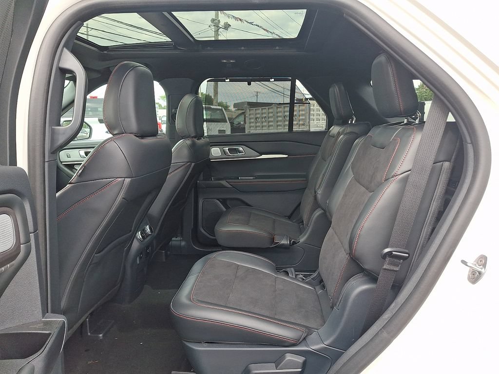 Used 2025 Ford Explorer ST AWD/4WD image 11