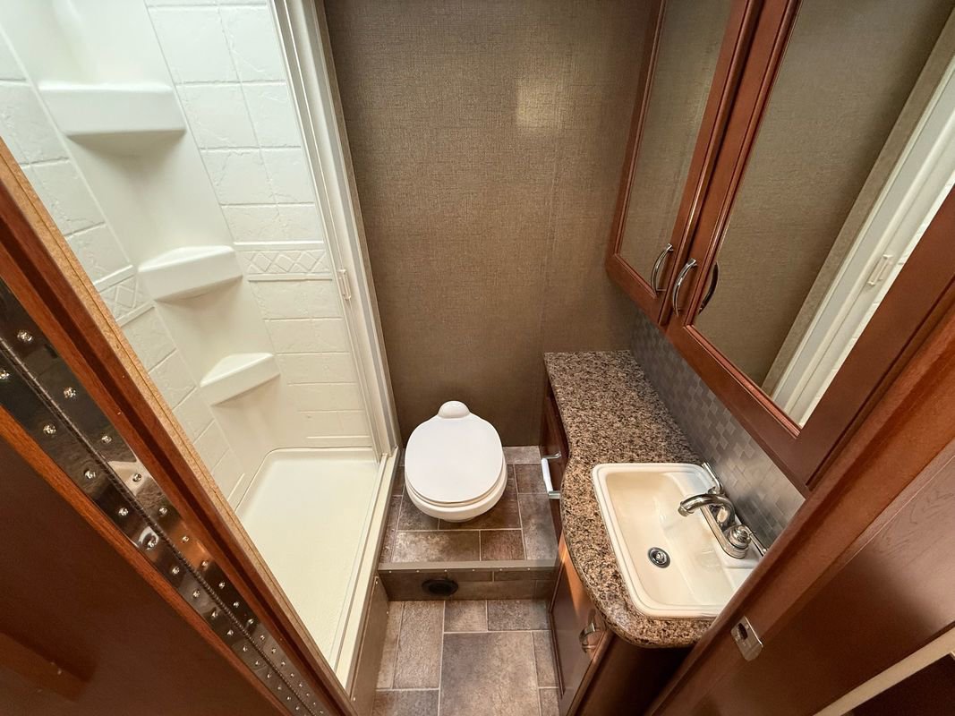 Used 2015 Ford E-450 and Econoline 450 Super Duty w/ Motorhome Prep Package image 32