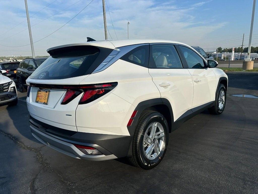 Used 2026 Hyundai Tucson SE AWD/4WD image 3