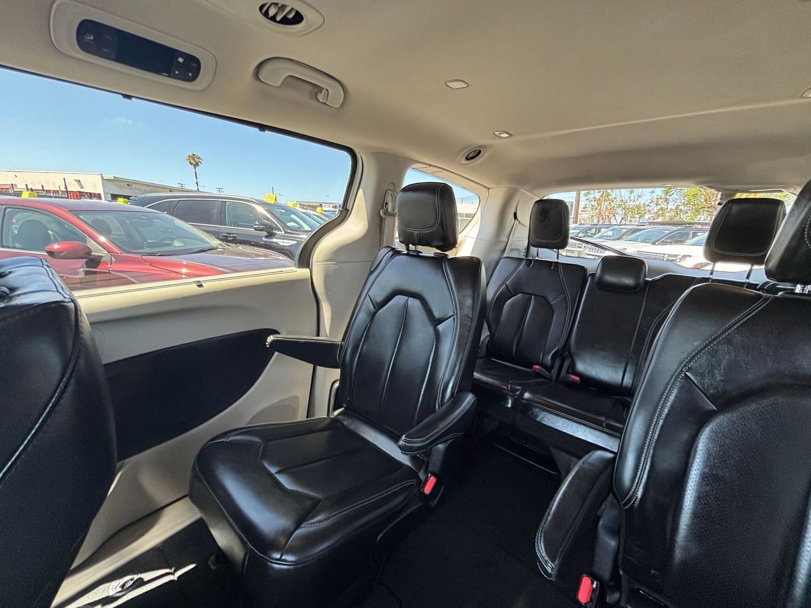 Used 2023 Chrysler Pacifica Touring-L FWD image 41