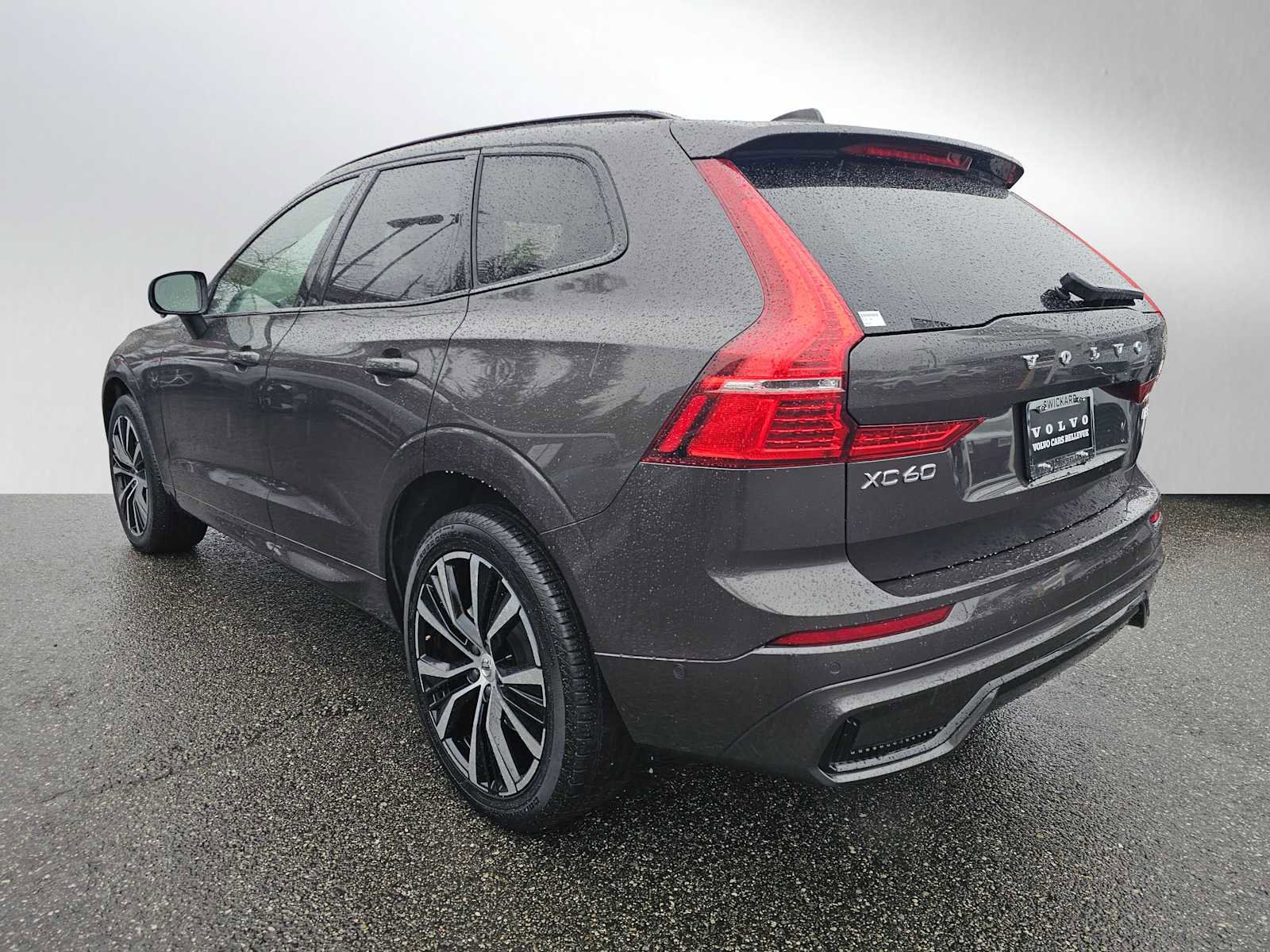 Certified 2025 Volvo XC60 B5 Plus image 5