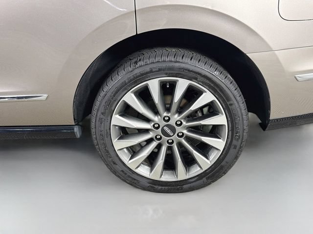 Certified 2020 Lincoln Navigator Reserve w/ Luxury Package AWD/4WD image 37