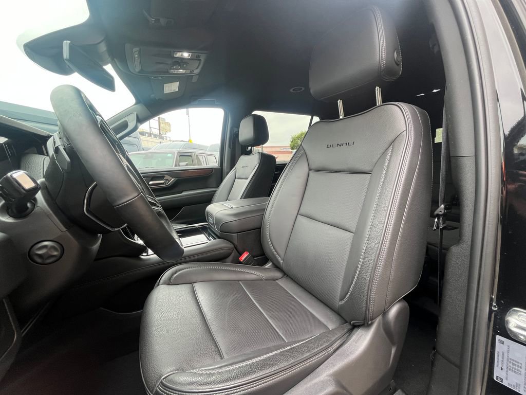 Used 2025 GMC Yukon XL Denali AWD/4WD image 15