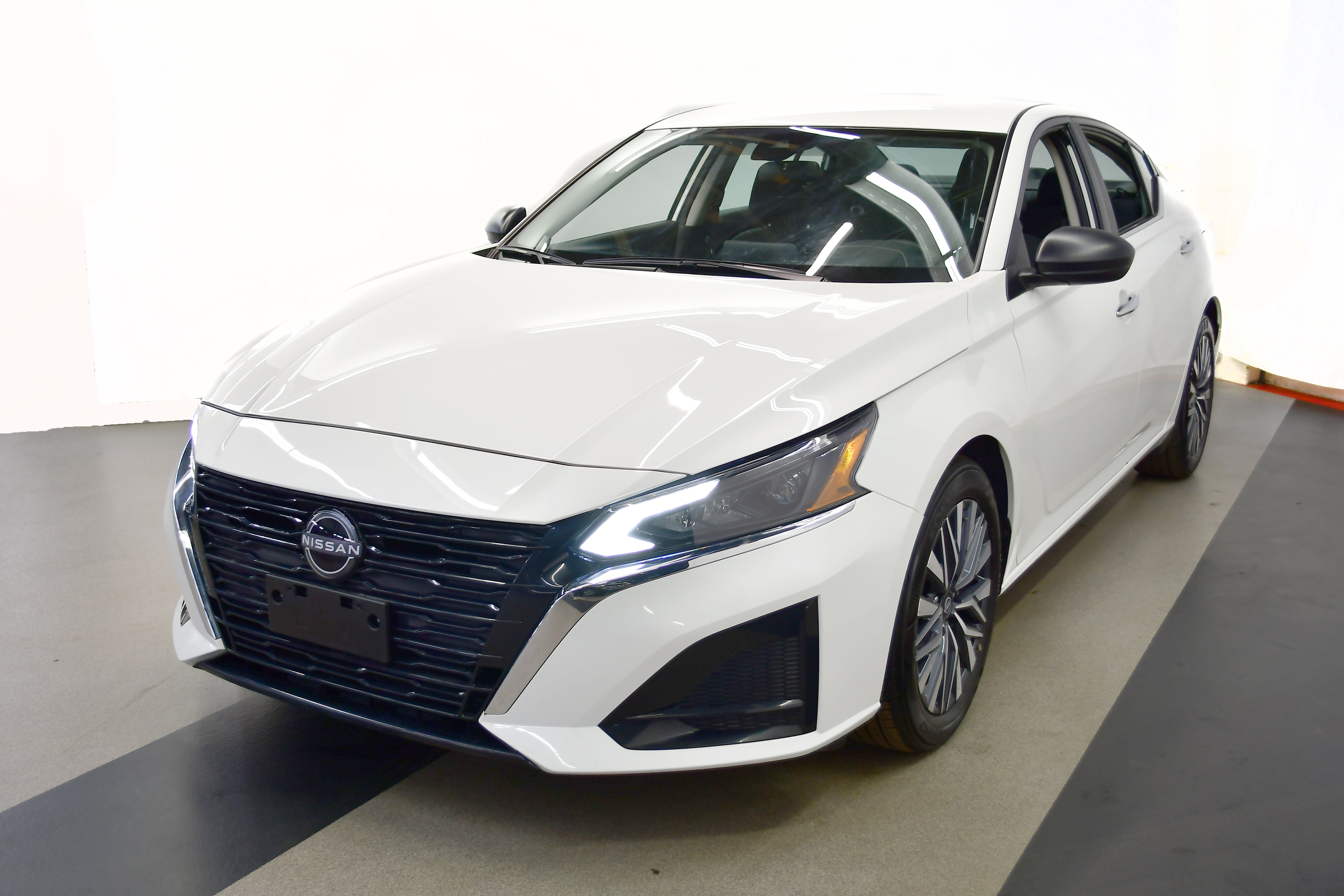 Used 2025 Nissan Altima 2.5 SV image 4