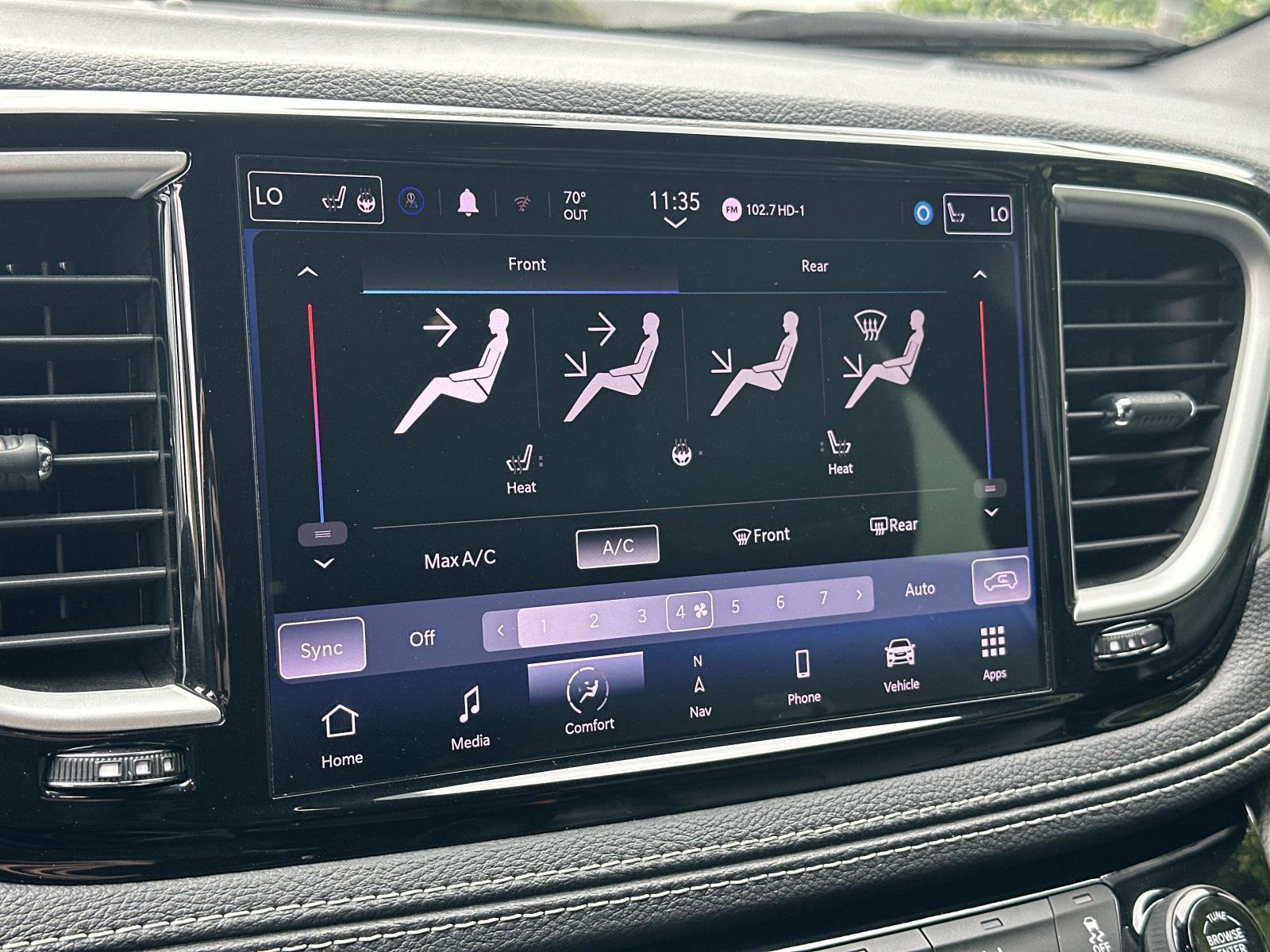 Used 2022 Chrysler Pacifica Touring-L w/ Uconnect Theater Family Group image 11