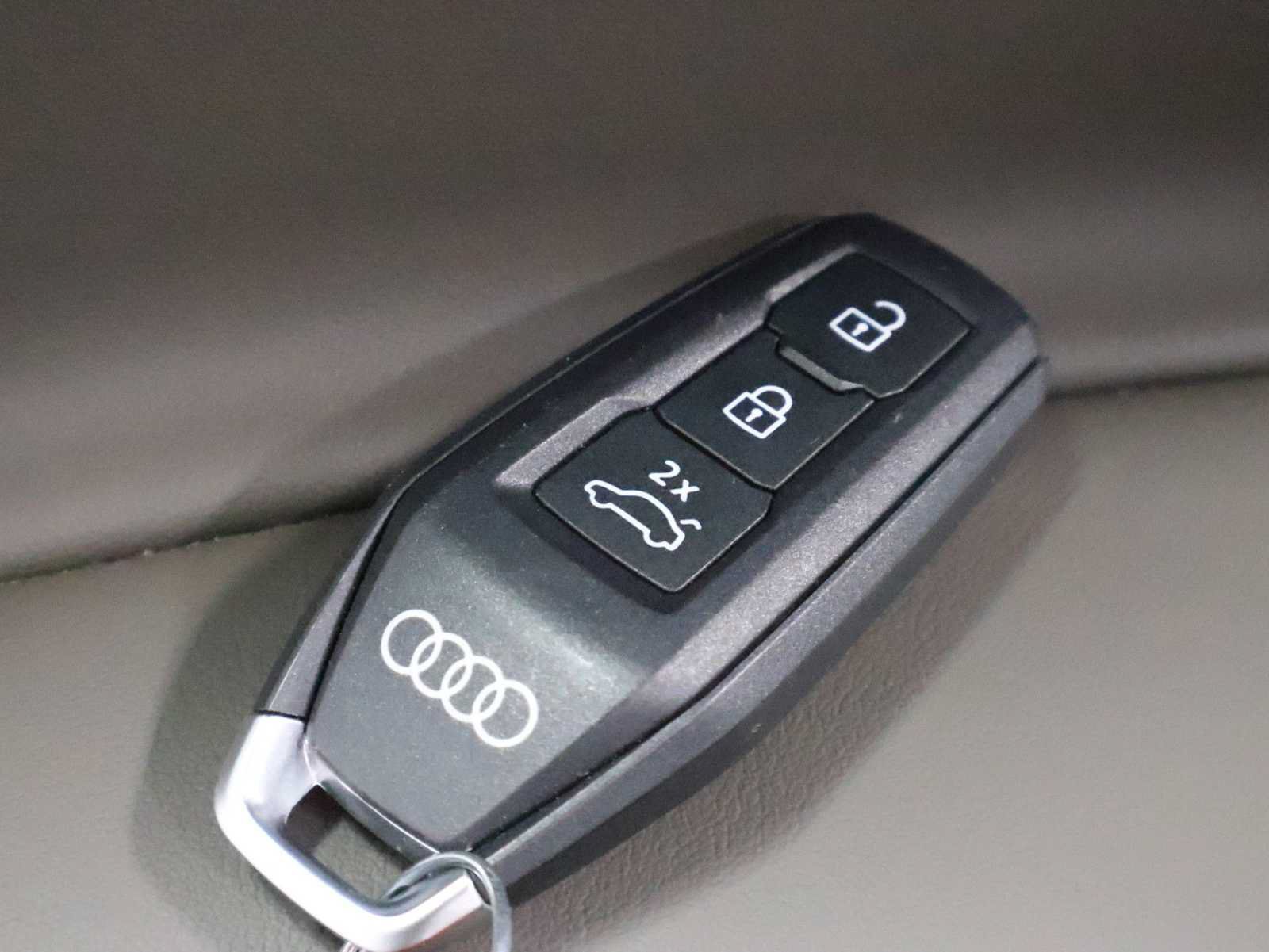 Certified 2025 Audi Q5 Premium w/ Convenience Package AWD/4WD image 38