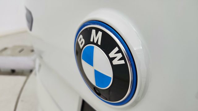 Used 2024 BMW iX xDrive50 w/ Premium Package AWD/4WD image 16
