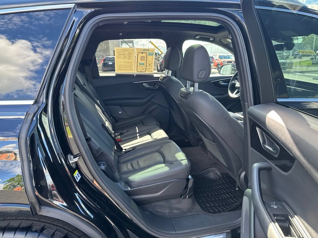 Used 2023 Audi Q7 2.0T Premium w/ Towing Package AWD/4WD image 38