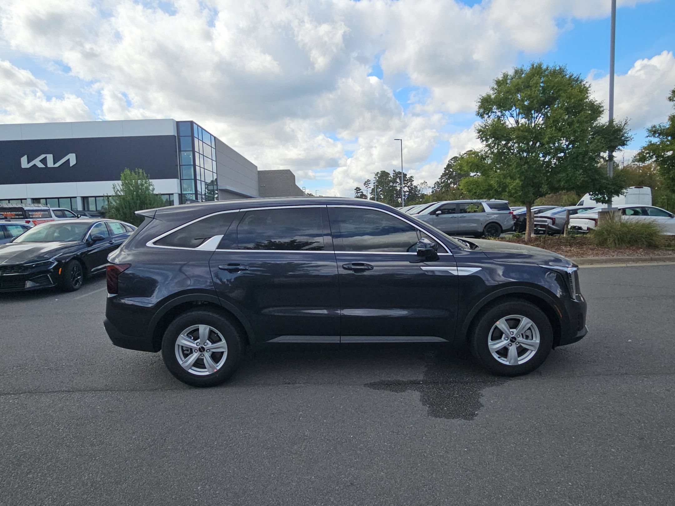 New 2026 Kia Sorento LX FWD image 8