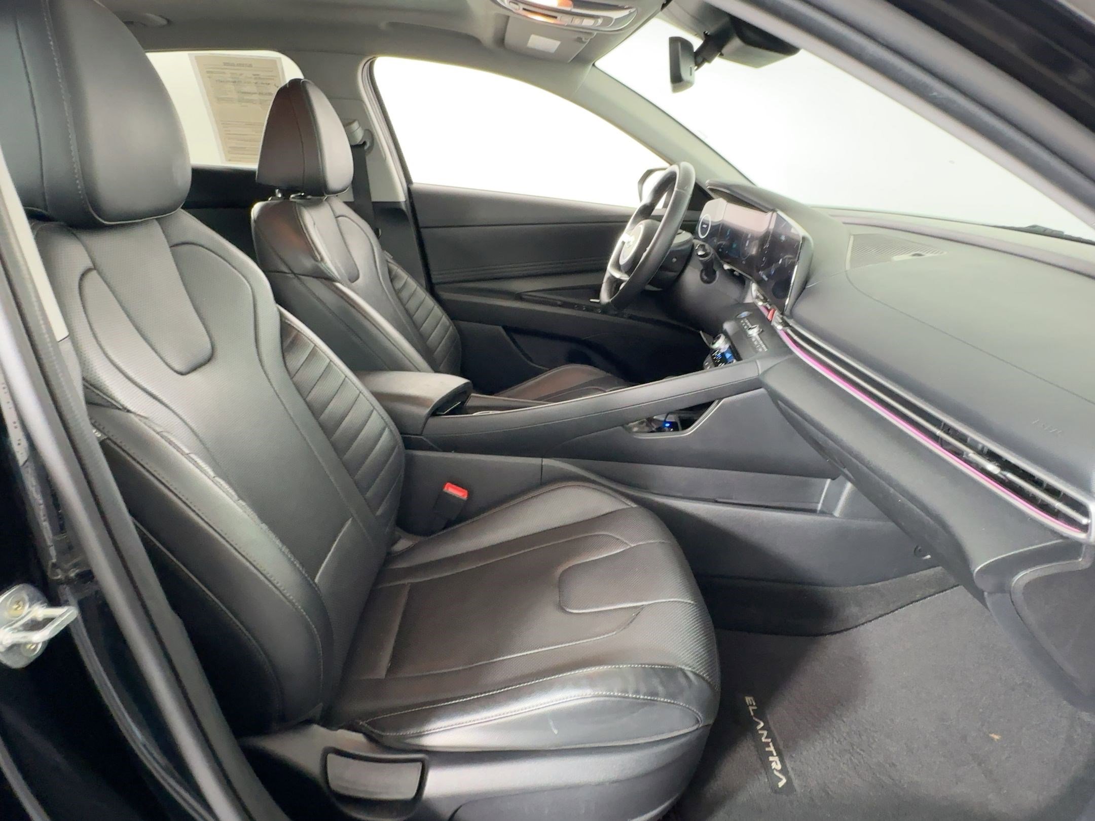 Used 2023 Hyundai Elantra Limited image 31