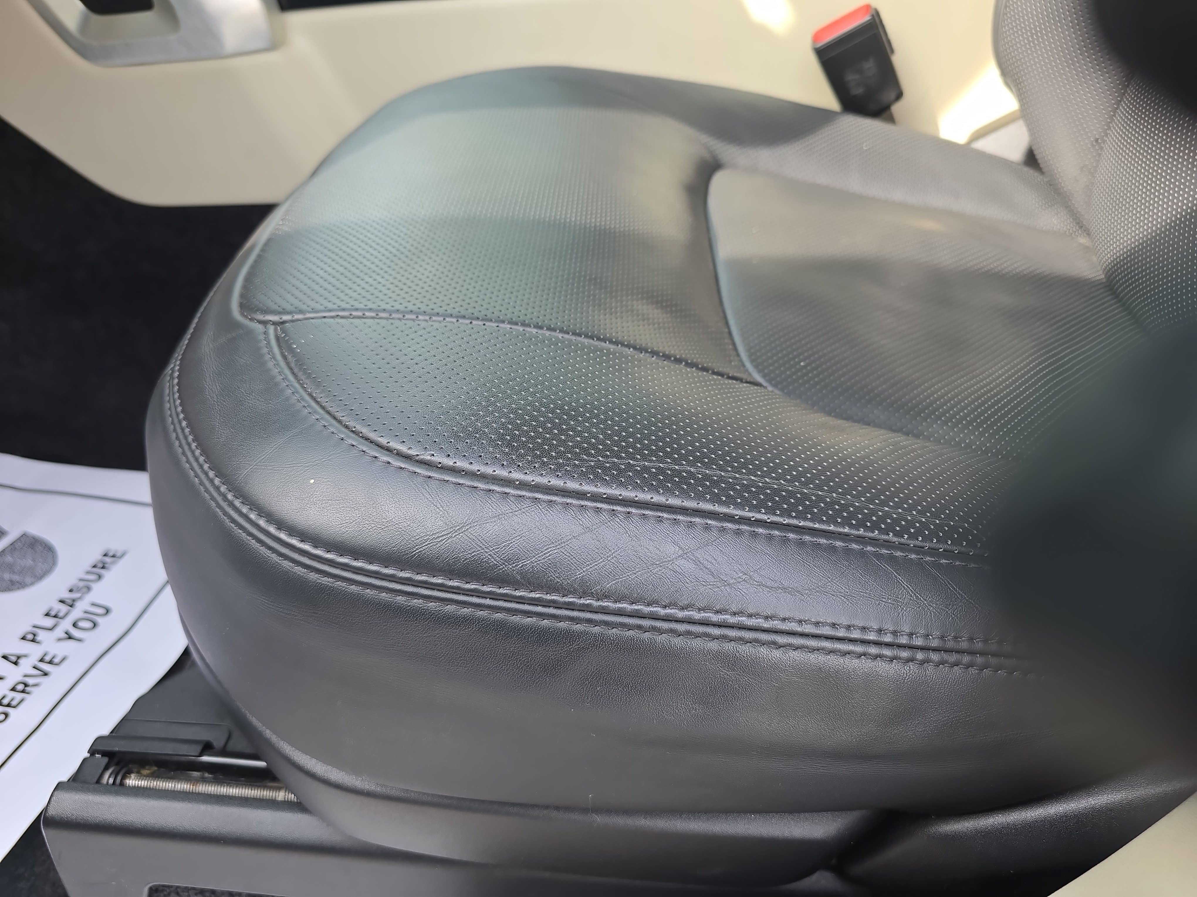 Used 2020 Land Rover Range Rover HSE image 28