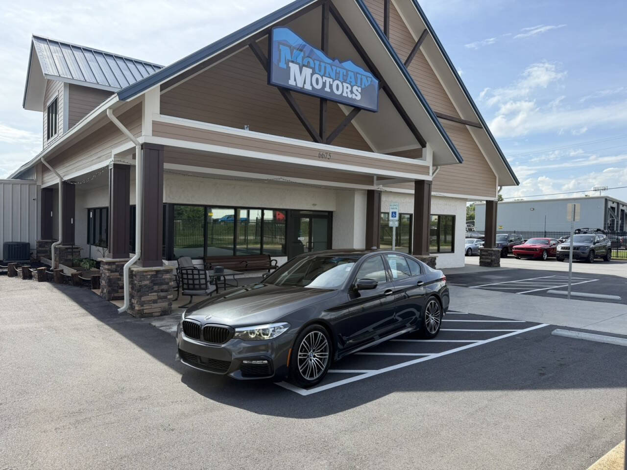 Used 2018 BMW 540i w/ M Sport Package RWD image 1
